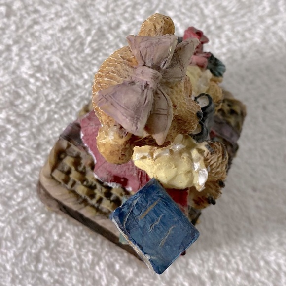 Vintage Charming Bear Figurine with Basket Figurine Trinket Box Collectible - Picture 9 of 10